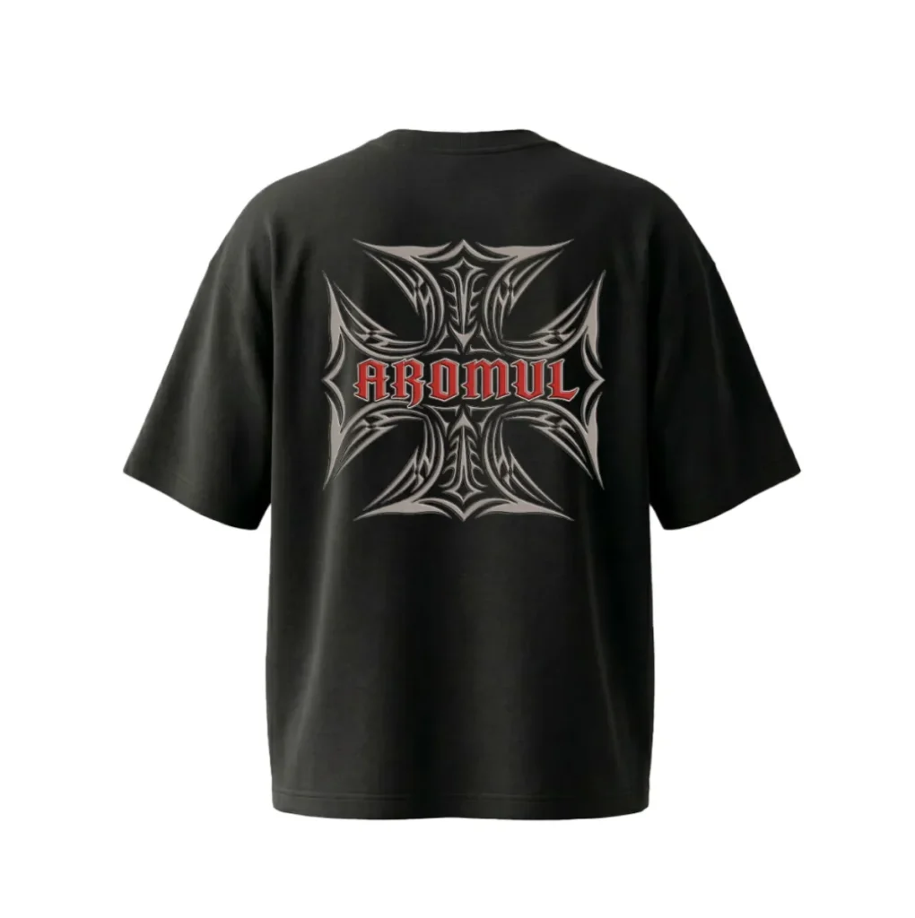Camiseta nucleo tribal negra trasera oversize. aromul